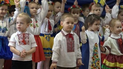 Гімн України та "Стефанія" – в дитсадку в Житомирі відзначили День єднання Гімн України та "Стефанія" – в дитсадку в Житомирі відзначили День єднання