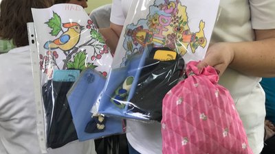 "Щоб нарешті настав мир": у Полтаві волонтери з інвалідністю збирають пакунки для військових "Щоб нарешті настав мир": у Полтаві волонтери з інвалідністю збирають пакунки для військових
