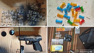 Докази знайшли під час обшуків вдома у підозрюваних Докази знайшли під час обшуків вдома у підозрюваних