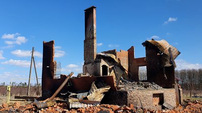Зруйнований будинок Зруйнований будинок
