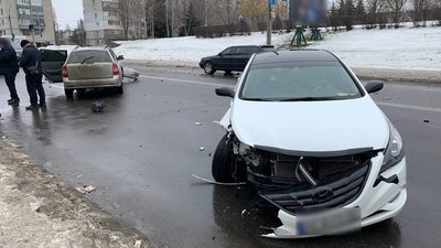 У Кременчуці через аварію травмувався водій легковика У Кременчуці через аварію травмувався водій легковика