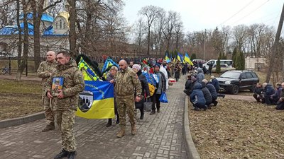 На Чернігівщині попрощалися з солдатом Євгеном Івченком, який загинув у бою на Запоріжжі На Чернігівщині попрощалися з солдатом Євгеном Івченком, який загинув у бою на Запоріжжі