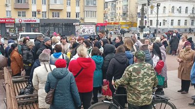 Зібралися близько 200 прилучан, а кворуму нема: чому знову не відбулася сесія Прилуцької міськради Зібралися близько 200 прилучан, а кворуму нема: чому знову не відбулася сесія Прилуцької міськради