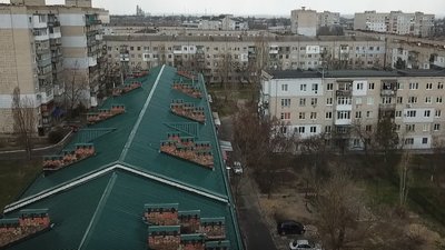 На Херсонщині у Новій Каховці відновили дах після пожежі в п'ятиповерхівці На Херсонщині у Новій Каховці відновили дах після пожежі в п'ятиповерхівці
