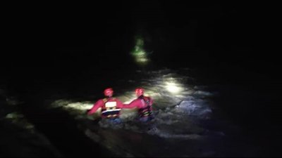Сильна течія. Прикарпатські надзвичайники врятували з води 12 людей Сильна течія. Прикарпатські надзвичайники врятували з води 12 людей