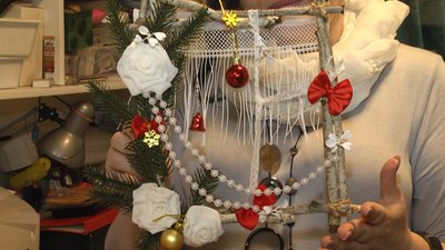 Житомирянка Людмила Лавренчук показала, як виготовити різдвяне віконце Житомирянка Людмила Лавренчук показала, як виготовити різдвяне віконце