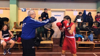 Змагання проходили у різних вікових та вагових категоріях Змагання проходили у різних вікових та вагових категоріях