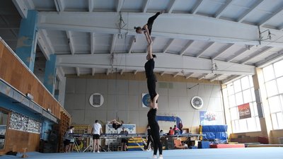 Вінницькі акробати готуються до змагань у Бельгії
