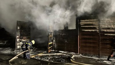 У Калуші на Івано-Франківщині згоріли вісім автомобілів та гараж У Калуші на Івано-Франківщині згоріли вісім автомобілів та гараж