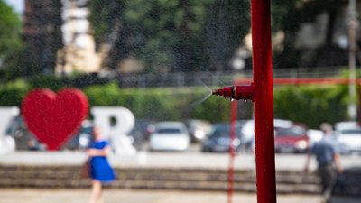 Рамку з розпиленням на площі Поштовій в Ужгороді вмикатимуть раніше
