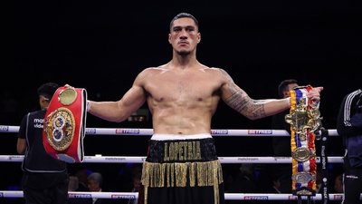"Найбільший гонорар у кар'єрі". Чемпіон світу з боксу звільнив титул задля участі в саудівському мегавечорі боксу