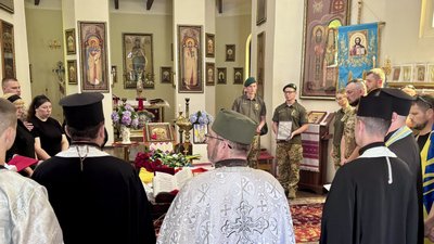 У Мукачеві попрощалися із полеглим прикордонником Дмитром Погребаком У Мукачеві попрощалися із полеглим прикордонником Дмитром Погребаком
