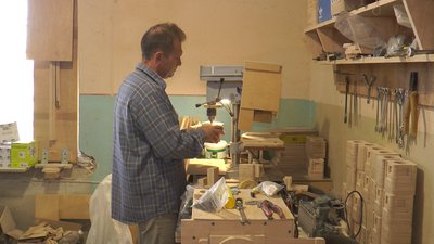 Дитсадок, виробництво іграшок і дитячих меблів. Як подружжя з Краматорська евакуювало та розвиває на Прикарпатті бізнес Дитсадок, виробництво іграшок і дитячих меблів. Як подружжя з Краматорська евакуювало та розвиває на Прикарпатті бізнес