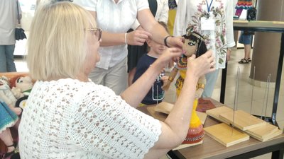 "Лялечки, ваш вихід!" – у Житомирі презентувала свої авторські витвори майстриня Лариса Шумінська "Лялечки, ваш вихід!" – у Житомирі презентувала свої авторські витвори майстриня Лариса Шумінська