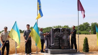 Буковинським десантникам встановили пам'ятний знак на Миколаївщині