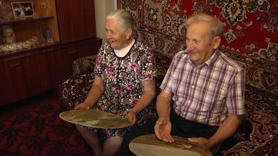 На Житомирщині 83-річний пенсіонер перетворив власну садибу на картинну галерею На Житомирщині 83-річний пенсіонер перетворив власну садибу на картинну галерею