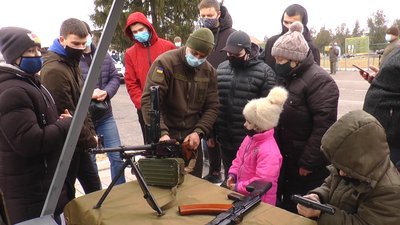 У Миколаєві нацгвардійці влаштували для дітей з інвалідністю день відкритих дверей
