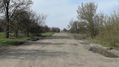 "Хіба це дорога?": жителі села Степанівка, що біля Полтави, скаржаться на погану дорогу "Хіба це дорога?": жителі села Степанівка, що біля Полтави, скаржаться на погану дорогу