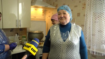 13 жительок Ружинської громади на Житомирщині готують домашні страви для воїнів ЗСУ на фронт 13 жительок Ружинської громади на Житомирщині готують домашні страви для воїнів ЗСУ на фронт