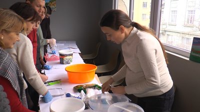 Як волонтери Херсонського хабу в Івано-Франківську готують сухий борщ на фронт Як волонтери Херсонського хабу в Івано-Франківську готують сухий борщ на фронт