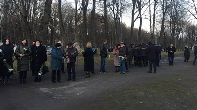 У Вінниці вшанували пам'ять жертв Голодомору У Вінниці вшанували пам'ять жертв Голодомору