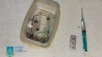 Наркотики у цукерках і шкарпетках: судитимуть киян, які ймовірно займалися торгівлею у СІЗО Наркотики у цукерках і шкарпетках: судитимуть киян, які ймовірно займалися торгівлею у СІЗО