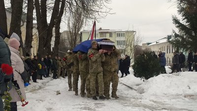 У Сумах попрощалися із загиблим на Донеччині бійцем Романом Лисенком У Сумах попрощалися із загиблим на Донеччині бійцем Романом Лисенком