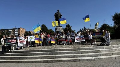 "Вони раділи, що Київ стоїть": батько 19-річного полоненого захисника Маріуполя "Вони раділи, що Київ стоїть": батько 19-річного полоненого захисника Маріуполя