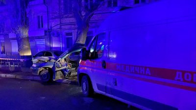 В Одесі зіткнулися легковик та карета "швидкої": одна людина травмувалася