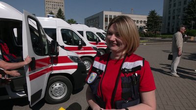 Фельдшерка Олена Сіневич буде їздити на новому автомобілі швидкої Фельдшерка Олена Сіневич буде їздити на новому автомобілі швидкої