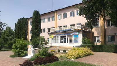 "Санітарки нам не потрібні": у Стрийській поліклініці звільнять 33 медпрацівників "Санітарки нам не потрібні": у Стрийській поліклініці звільнять 33 медпрацівників