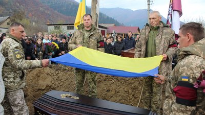 На Закарпатті попрощалися з полеглим захисником Михайлом Матчуком На Закарпатті попрощалися з полеглим захисником Михайлом Матчуком