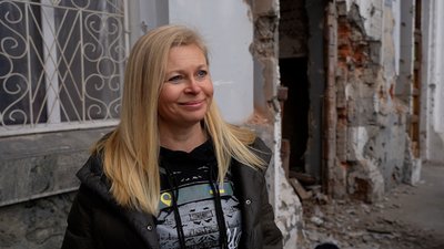 У Чернігові біля пошкодженої будівлі Головпоштамту погасили марку "ПТН ПНХ" У Чернігові біля пошкодженої будівлі Головпоштамту погасили марку "ПТН ПНХ"