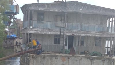 З набережної на Одещині прибрали дебаркадер, який стояв там понад 40 років З набережної на Одещині прибрали дебаркадер, який стояв там понад 40 років