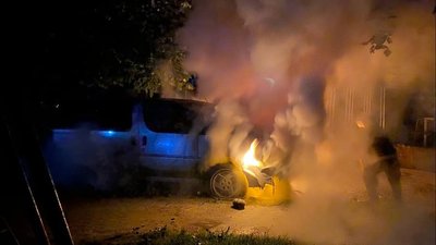 У Рівному вночі горіли два авто. Що відомо про причини У Рівному вночі горіли два авто. Що відомо про причини