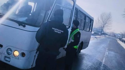 На Івано-Франківщині запрацювали контрольно-пропускні пункти На Івано-Франківщині запрацювали контрольно-пропускні пункти