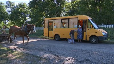 Люди із села на Сумщині можуть дістатися найближчого райцентру тільки один раз на тиждень