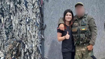 Одна з волонтерок благодійного фонду з військовим, листопад 2023, Тернопіль Одна з волонтерок благодійного фонду з військовим, листопад 2023, Тернопіль