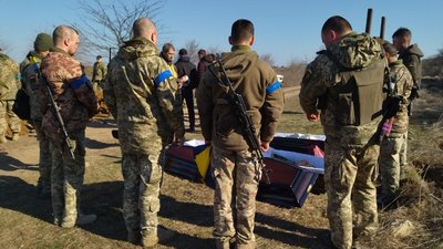 У Миколаєві поховали шістьох військових з різних міст України