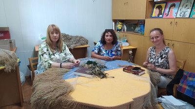 "Кікімори", сухпайки та збір грошей: як бібліотекарі у Луцьку допомагають військовим