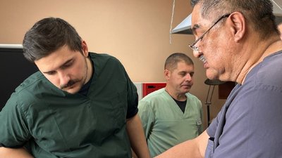 Іван Винниченко вчиться протезуванню у колеги зі США Іван Винниченко вчиться протезуванню у колеги зі США