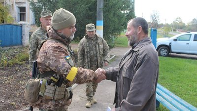 Пенсіонеру з Сумщини вручили медаль за захоплення російського танка Пенсіонеру з Сумщини вручили медаль за захоплення російського танка