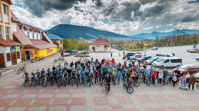 Пересісти на велосипед. Як у Верховині відсвяткували "Всеукраїнський велодень – 2021"