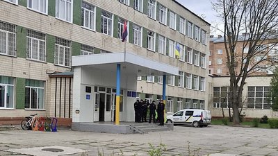 У Хмельницькому перевіряють факт замінування школи
