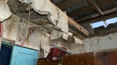 "Прискакали — "освободітєлі": лозов’янин дев'ять місяців живе у розбитій ракетою оселі "Прискакали — "освободітєлі": лозов’янин дев'ять місяців живе у розбитій ракетою оселі