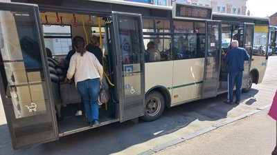 У Полтаві після простою відновили роботу комунальні автобуси: за якими маршрутами курсують