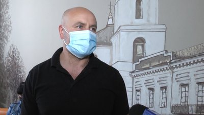 Житомиряни скаржаться, що чергу у "Прозорий офіс" займають ще з ночі Житомиряни скаржаться, що чергу у "Прозорий офіс" займають ще з ночі