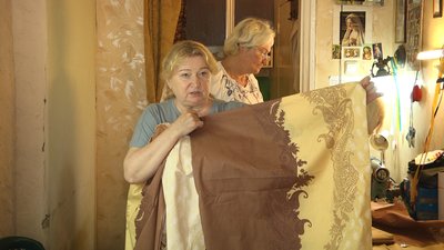 У Житомирі волонтерки пошили для міської лікарні 27 комплектів постільної білизни