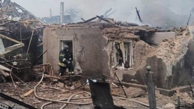 Зруйнований будинок внаслідок обстрілу