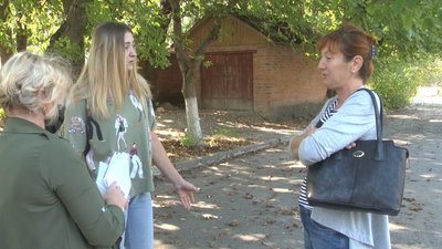 Батьки обурені і вимагають для дітей повноцінного навчання у безпечному приміщенні. Фото: Суспільне Поділля